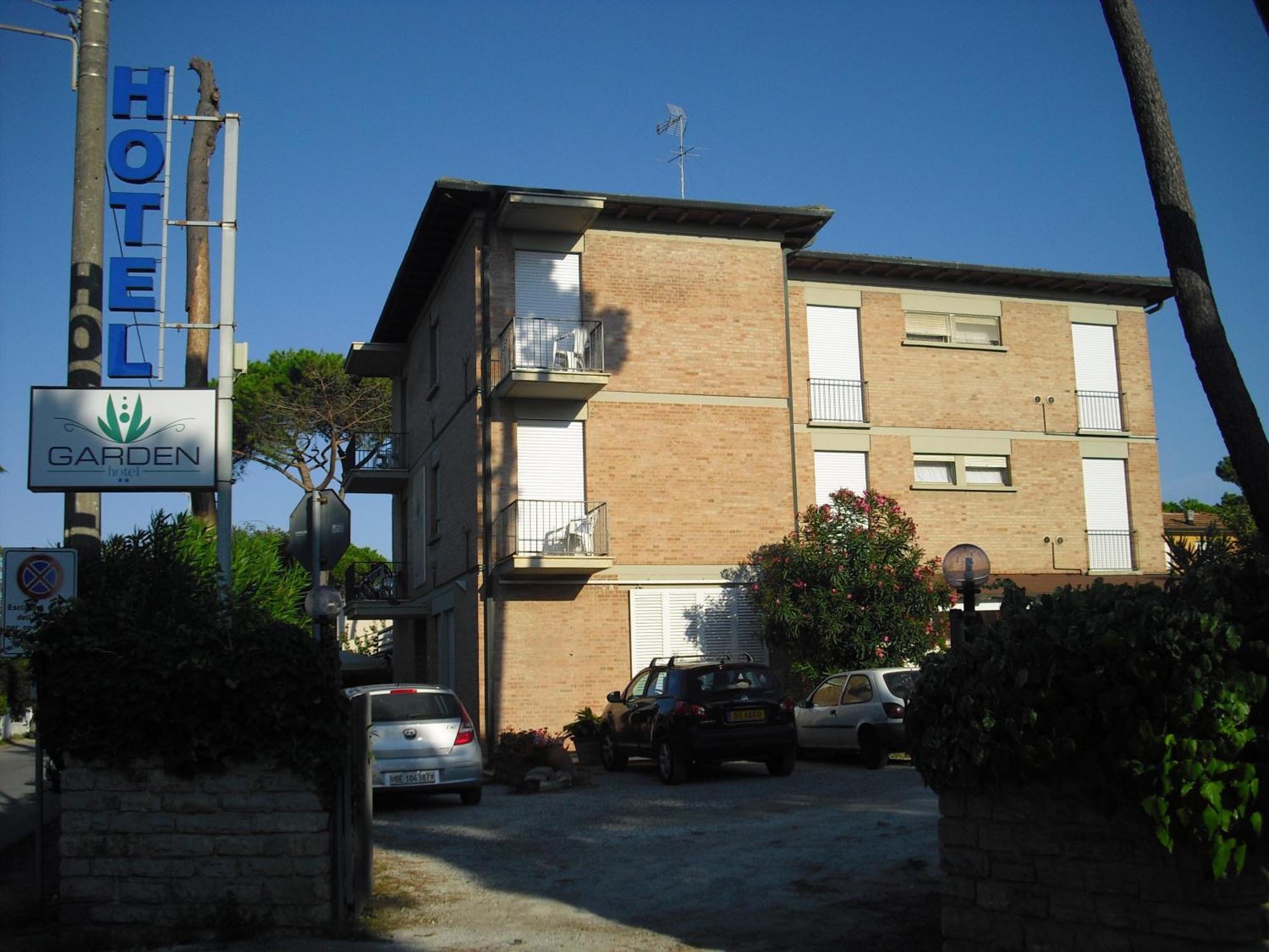 Hotel Garden Tirrenia Exterior photo